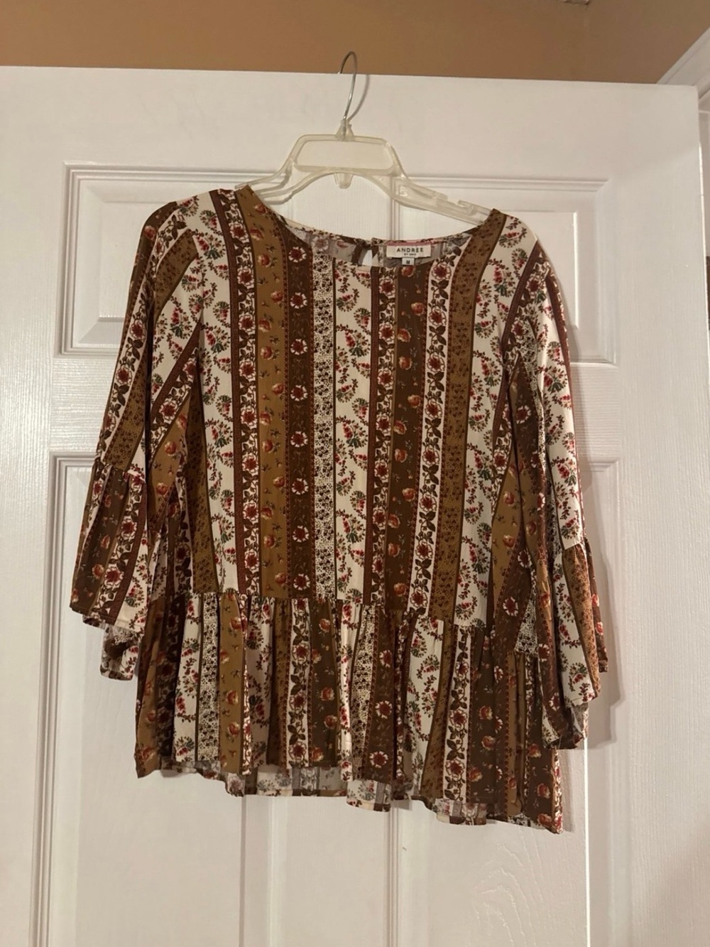 ANDREE BY UNIT Brown and Cream Floral Stripe Ruffle-Hem Blouse